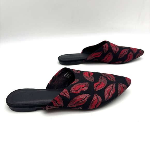 NEW Urban Outfitters Metallic Kiss Lip Print Embroidered Open Back Flats Size 6M - Picture 5 of 16